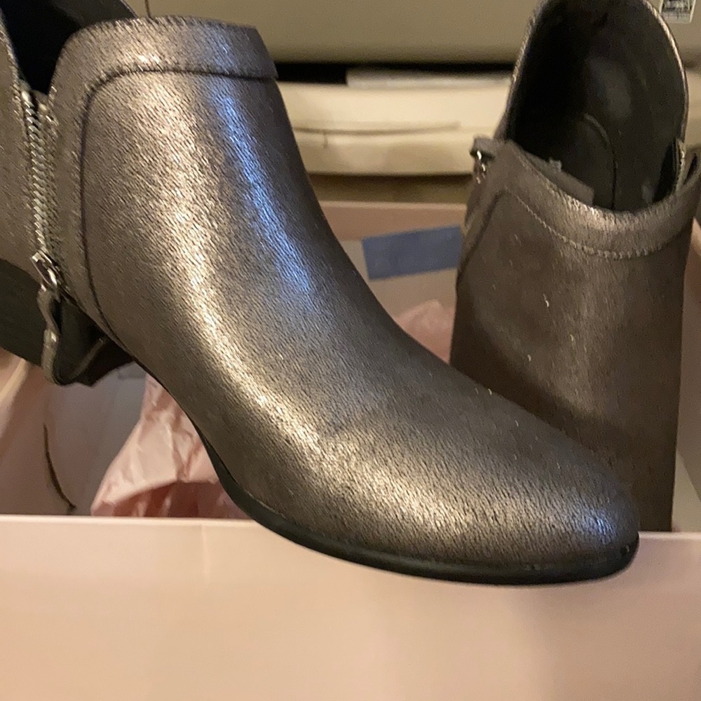 Women’s short boots with side zipper brand new